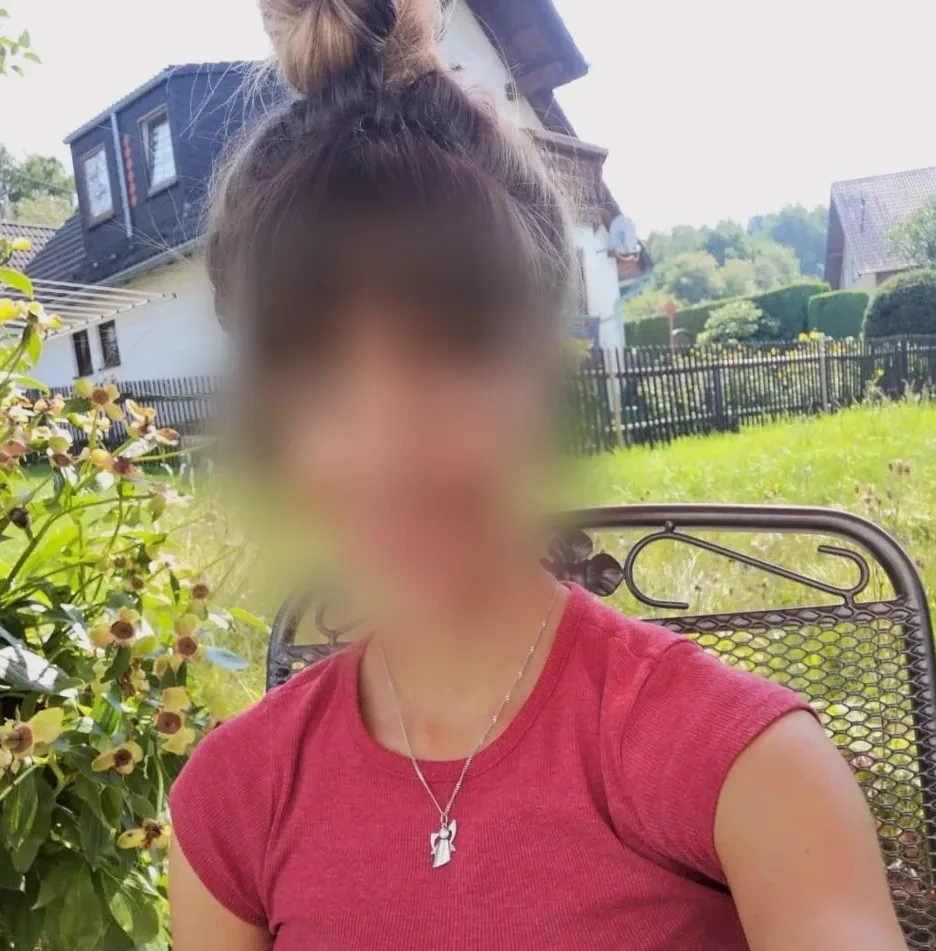Pia, 24