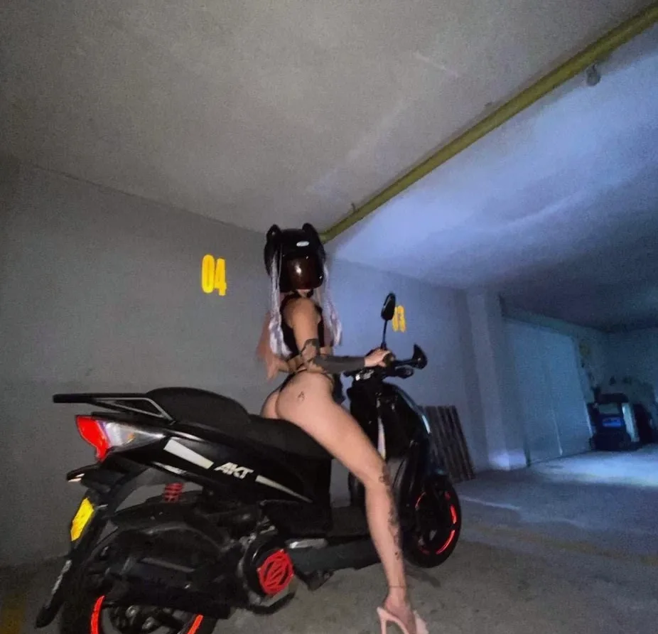 Tanja, 24